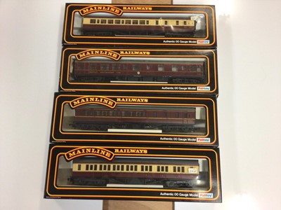 Lot 261 - Mainline OO gauge mixed lot of coaches (x13) and GMR Airfix coaches (x14)