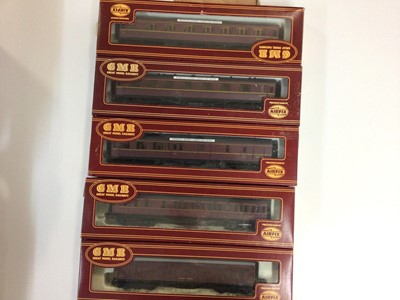 Lot 261 - Mainline OO gauge mixed lot of coaches (x13) and GMR Airfix coaches (x14)