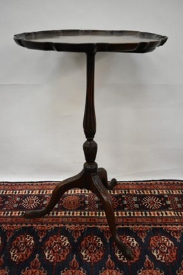 Lot 1416 - Georgian mahogany wine table with piecrust top