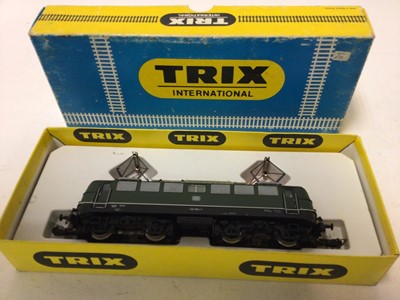 Lot 269 - Trix OO gauge BR green electric locomotive 140 854-1 DB, boxed 2452 and Trix BR blue 2R Diesel Hydraulic 'Western Enterprise' D1000, boxed No.1163 (2)