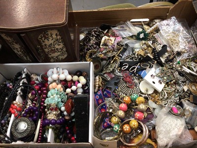 Lot 878 - Quantity of costume jewellery and bijouterie