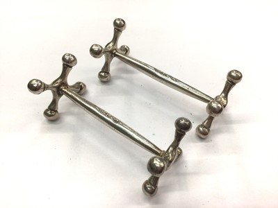 Lot 882 - Pair of Edwardian silver knife rests (Sheffield 1910)