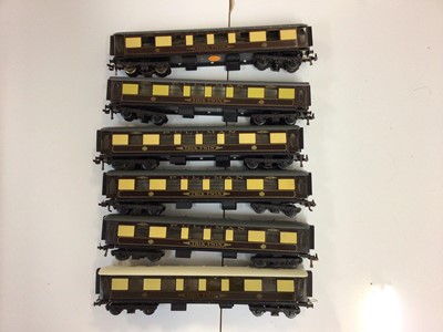 Lot 277 - Trix OO gauge coaches, boxed (13), plus unboxed Pullman Twin (x6), The Coronation  Scot (x3) other coaches and LMS tender (30 items total)