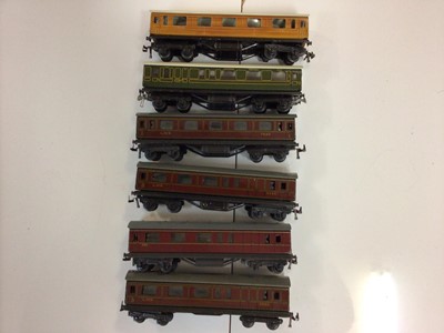 Lot 277 - Trix OO gauge coaches, boxed (13), plus unboxed Pullman Twin (x6), The Coronation  Scot (x3) other coaches and LMS tender (30 items total)