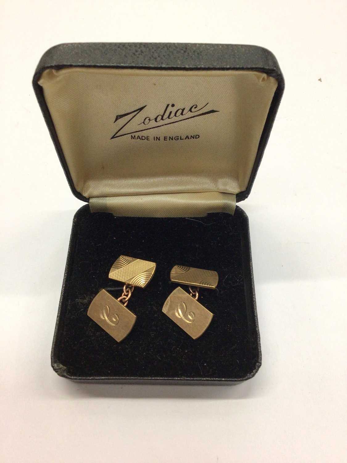 Lot 891 Pair 9ct gold cufflinks