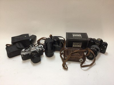 Lot 2376 - Box of cameras and accessories