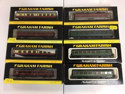 Lot 326 - Graham Farish N gauge coaches including Pullman (x4), BR LMS & SR lines (x8), wagons (x4) and Railway Workers (17 items)