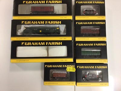 Lot 326 - Graham Farish N gauge coaches including Pullman (x4), BR LMS & SR lines (x8), wagons (x4) and Railway Workers (17 items)