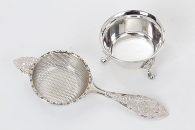 Lot 333 - Silver tea strainer and stand