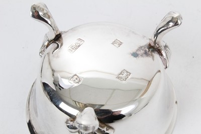 Lot 333 - Silver tea strainer and stand