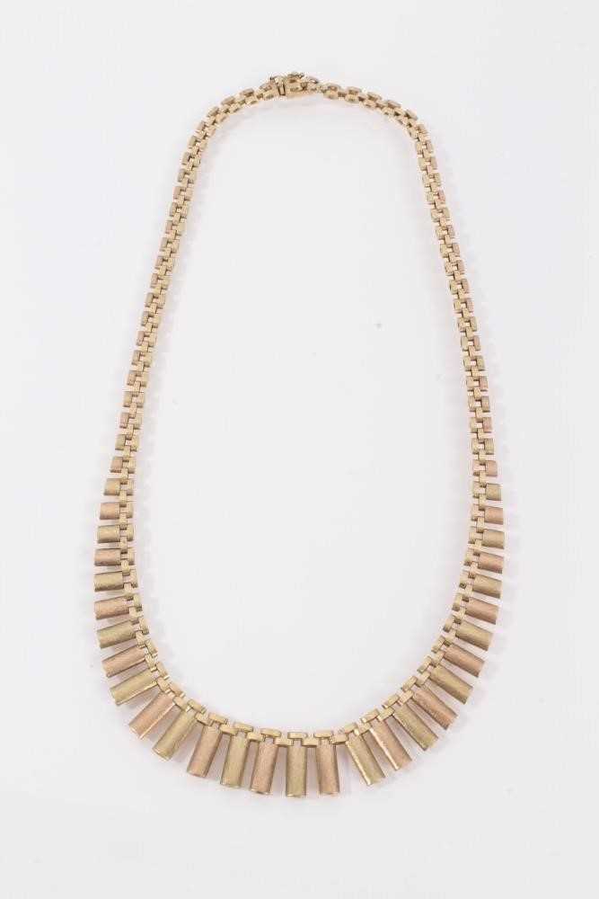 Lot 413 - 9ct gold Cleopatra style fringe necklace with graduated links. 43cm long
