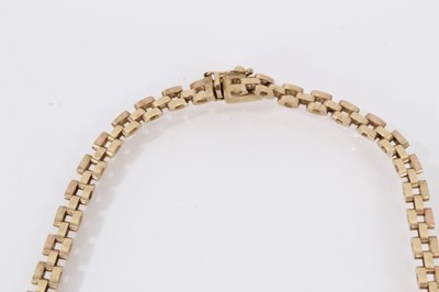 Lot 413 - 9ct gold Cleopatra style fringe necklace with graduated links. 43cm long