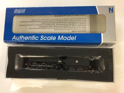 Lot 333 - Dapol N gauge locomotives including NE wartime black Class A10 4-6-2 "Flying Scotsman" tender locomotive 103, boxed 25-011-002 and BR black Early Emblem 0-6-0 Class Q1 tender locomotive 33016, boxe...