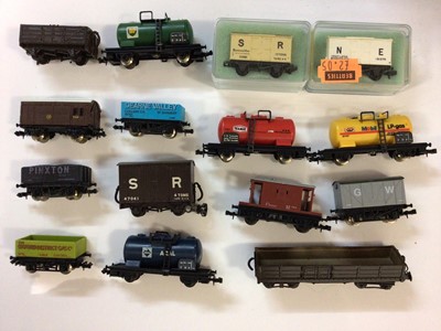 Lot 335 - Peco N gauge wagons (x9) and other boxed and loose rolling stock