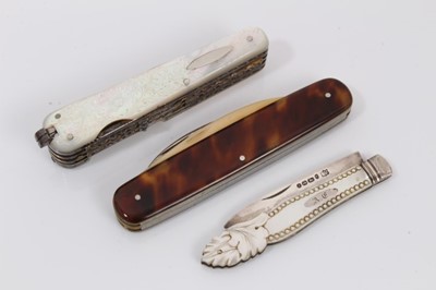 Lot 894 - Three 19th century pen knives