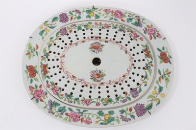 Lot 159 - Chinese export platter and strainer