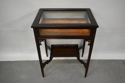 Lot 1464 - Early 20th century Chippendale revival mahogany bijouterie table