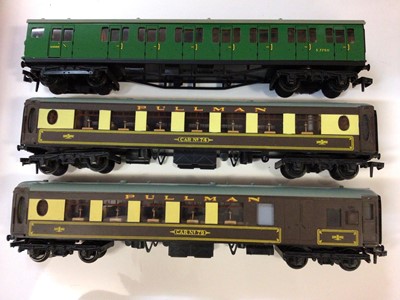 Lot 286 - Hornby Dublo OO gauge Pullman Cars (x10), electric driving trailer coaches (x2), restaurant cars and sleeping car (x5), boxed (17 total)