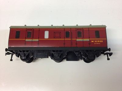 Lot 288 - Hornby Dublo OO gauge rolling stock including Horse Boxes, goods brake vans, ventilated vans, passenger fruit vans, 4 wheel utility vans, high capacity wagons and bogie tanker (25 total)