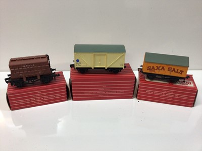 Lot 289 - Hornby Duplo OO gauge rolling stock including Gunpower, Banana, blue spot fish and ventilated vans and low sided, sand, salt, cattle and tank wagons, all red boxes, (32 total)