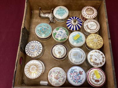 Lot 1296 - Group of Royal palace china and related