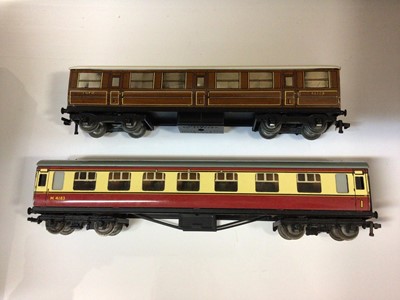 Lot 292 - Hornby Duplo OO gauge D1, D3 & D12 type corridor coaches, blue boxes (18)