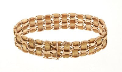 Lot 523 - 18ct gold link bracelet interspaced with woven gold panels