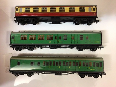 Lot 294 - Hornby Duplo OO gauge corridor and suburban coaches, red boxes (37)
