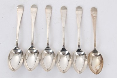 Lot 353 - Set of six 1930s silver Hanoverian pattern tea spoons (Sheffield 1931)
