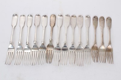 Lot 356 - Collection of Georgian and later silver Fiddle pattern dessert forks (various daes and makers).