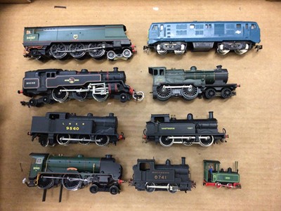 Lot 307 - Railway selection of OO gauge unboxed locomotives including Merchant Navy Class tender locomotive and others plus Jouef N gauge tank engine (qty)