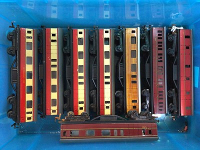 Lot 281 - Trix OO gauge unboxed coaches (x25) and Hornby Meccano & Duplo coaches (x31) (56 Total)