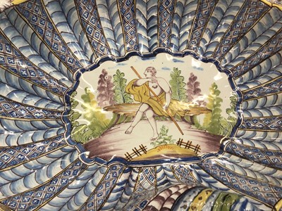 Lot 13 - A late 18th/early 19th century German faience shell shaped basin