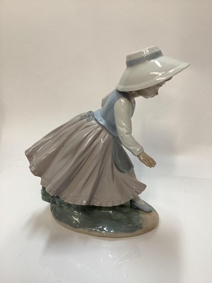 Lot 1188 - Lladro porcelain ballerina, Lladro figure of a girl with balloons, Nao figure a one other Spanish figure (4)