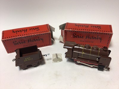 Lot 318 - Serie Hornby Hachette O gauge 0-4-0 clockwork locomotive and tender, both boxed 40 2372 YSNCF clockwork eletric Type B-PO locomotive, boxed 40 2364 M, SNCF Type BB-805 3 rail electric locomotive pl...