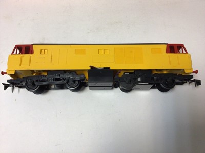 Lot 320 - Rovex Triang Big Big Train O gauge yellow with red cabs Express locomotive 3D95, boxed RV256A, two passenger coaches with opening doors, boxed RV257 and open wagon, boxed RV258 (4)