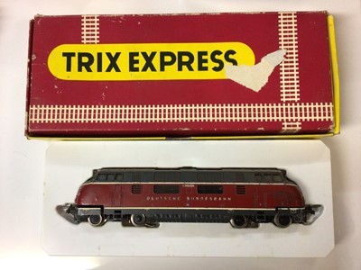 Lot 282 - Trix OO gauge 3 Rail BR lined green Early Emblem 4-6-2 'Scotsman' tender locomotive 60103, boxed, Trix Express Deutsche Bundesbahn, boxed 2260 together with Pullman Saloons , boxed 599 (x2), wagons...