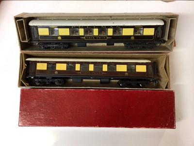 Lot 282 - Trix OO gauge 3 Rail BR lined green Early Emblem 4-6-2 'Scotsman' tender locomotive 60103, boxed, Trix Express Deutsche Bundesbahn, boxed 2260 together with Pullman Saloons , boxed 599 (x2), wagons...