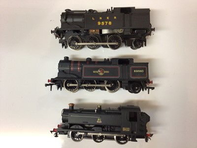 Lot 309 - Railway OO gauge unboxed locomotives including BR green Class 20 diesel D8000, Triang BR green Battle of Britain Class 34051 plus nine tank locomotives and three tenders (14)