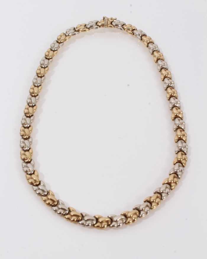 Lot 433 - 9ct white and yellow gold necklace