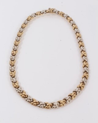 Lot 433 - 9ct white and yellow gold necklace