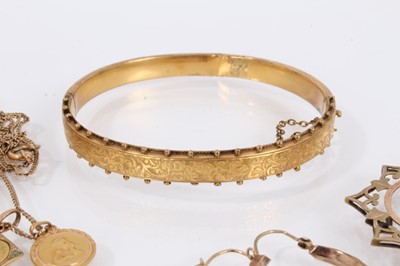 Lot 868 - Group of 9ct gold and other jewellery