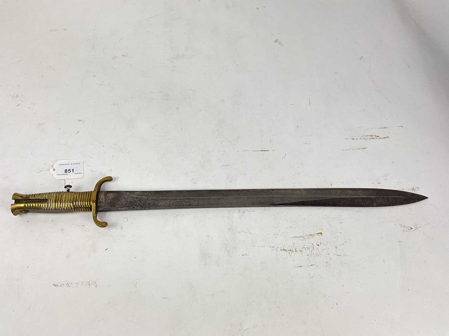 Lot 851 - British 1837 pattern Brunswick rifle bayonet, with ribbed brass hilt stamped W&C. Scott, 683, no scabbard present