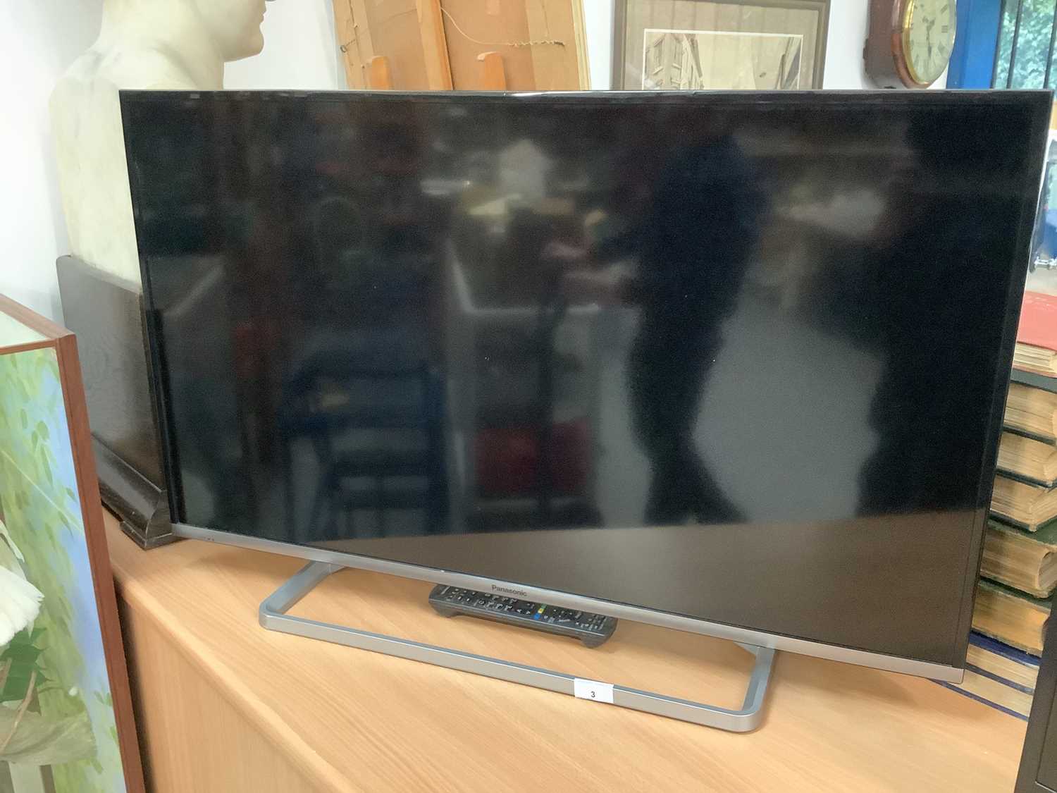 Lot 3 - 39” Panasonic LCD TV , model number TX-39AS600B with remote control