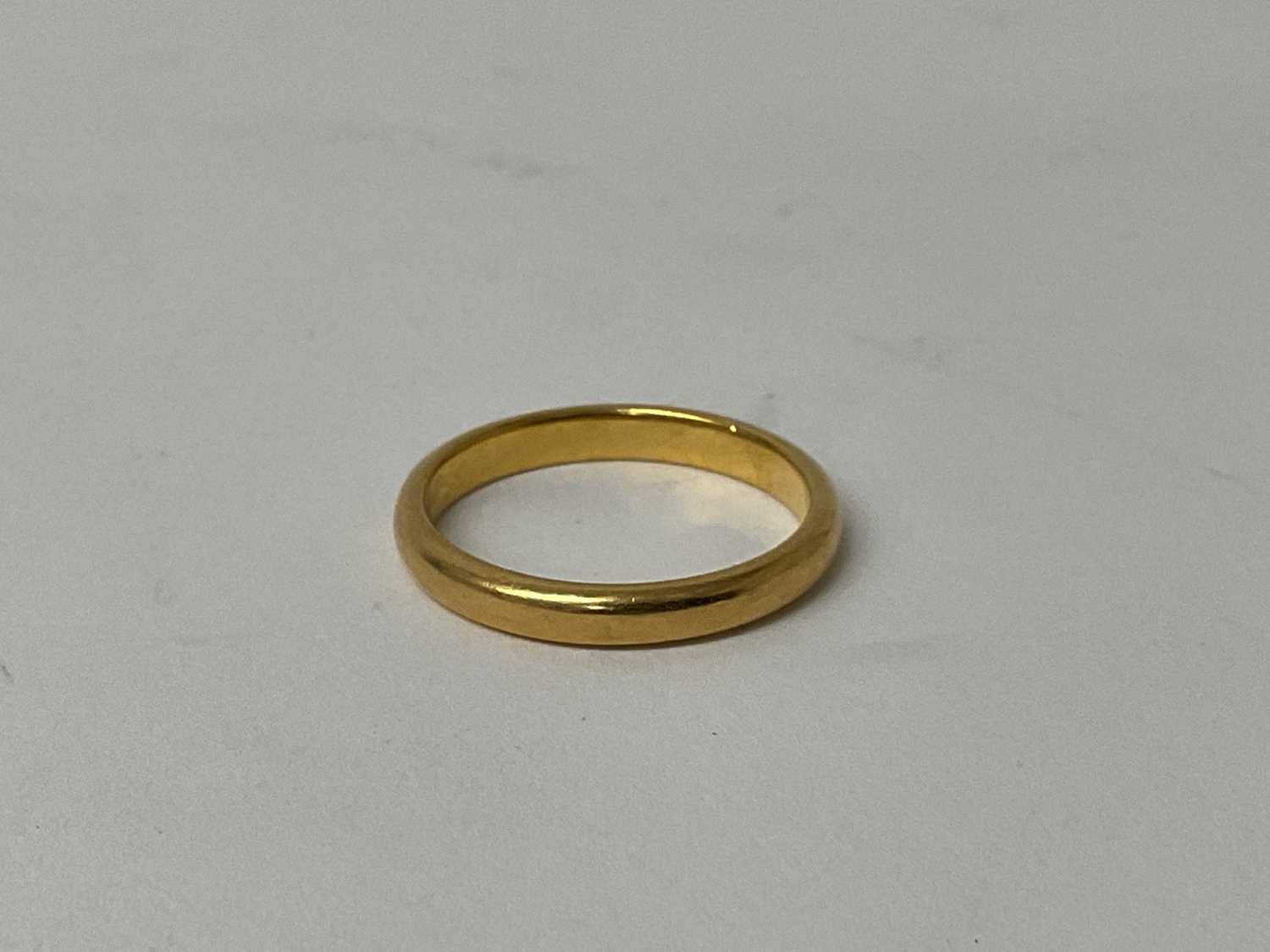 Lot 82 - 22ct gold wedding ring (Birmingham 1928), ring size S