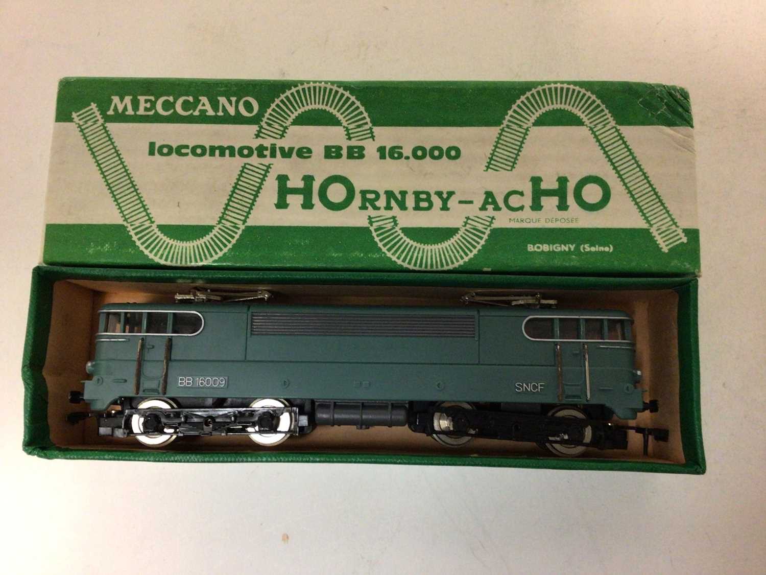 A French Hornby ACHO passenger train set, comprising Co-Co diesel electric locomotive 'SNCF