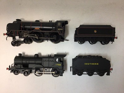 Lot 109 - Railway OO gauge selection of unboxed tank and other locomotives (some have been restored)
