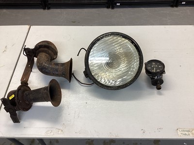 Lot 2008 - Group of automobilia to include a vintage car headlight, speedometer and car horn