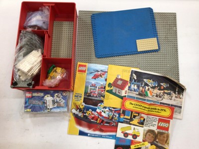 Lot 1874 - Quantity of 1970s and later Lego, including bricks, mini figures, cellophane packets, etc