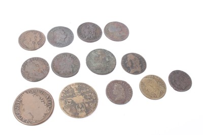 Lot 100 - Ireland - Mixed AE coins to include James II Gunmoney x 7 and other issues in generally Fair to AF condition (13 coins)
